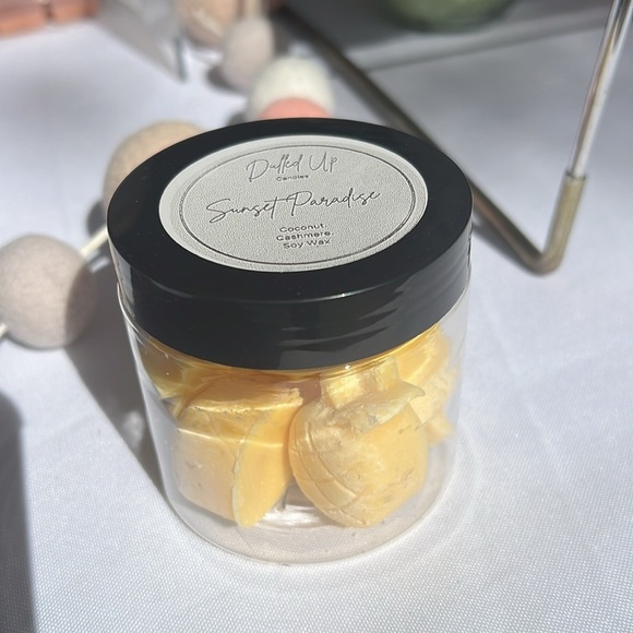 Coconut Cashmere Scented Pineapple Shaped Wax Melts - Picture 2 of 3